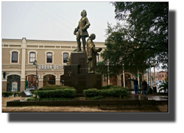 de Bienville statue at the Decatur and N Peters Streets. DSC02865.jpeg