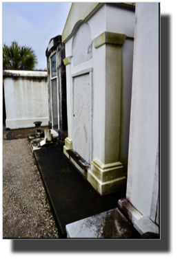 St. Louis Cemetary No.1 DSC02939.jpeg