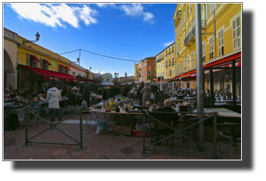 Flee market , Pl. Charles Fèlix PICT0022.jpg