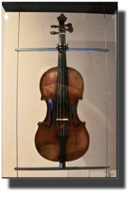 Palazzo Doria Tursi, Paganini's violin DSC01042.jpg