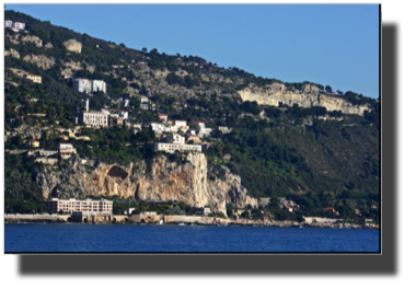 Grotta del Caviglione & Grotta di Florestand seen form Menton DSC01429.jpg