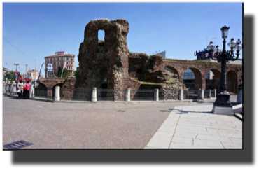 Piazza XX Settembre. Castello di Galliera DSC02767.jpg