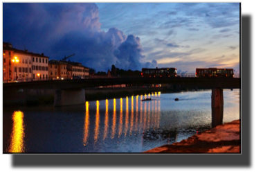 Arno river through Pisa DSC01344.jpg