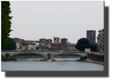 Castelvecchio at River Adige DSC01939.jpg