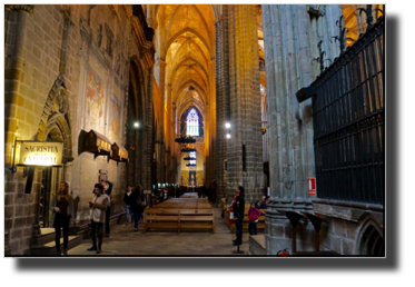 Barcelona Cathedral DSC03592.jpg