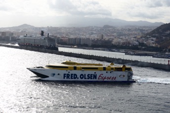 Fred Olsen Express DSC03925.jpg