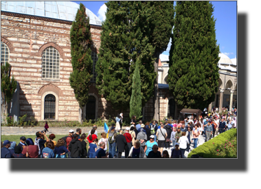 Line of visiters to the Sacred Trust DSC05750.JPG