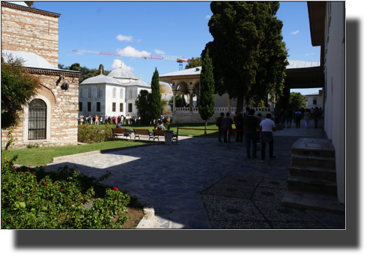 In the middle: Enderûn Library, Sultan Ahmed III
DSC05855.JPG